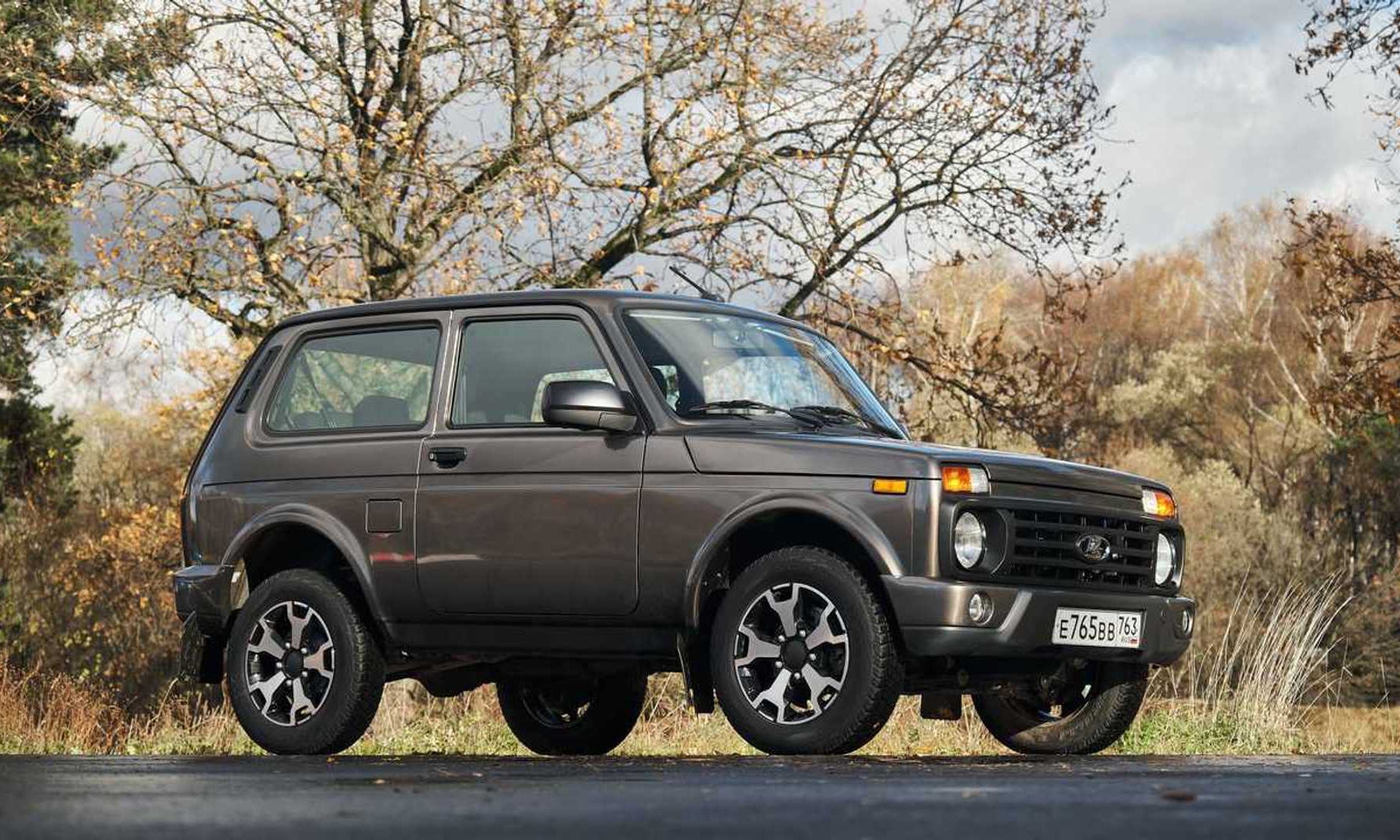 Ветровичок NIVA Legend (накладные) (4-х двер.) LECAR